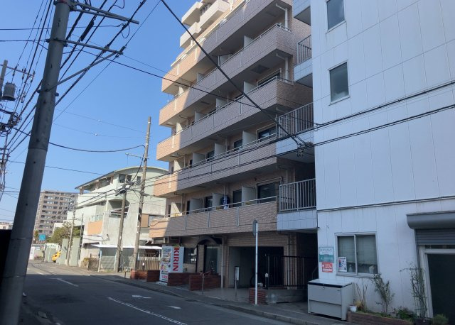 隣家の土地はどうなっているのか、生活利便施設が近くにあるのか、学校まで近いかなど、お客様のライフスタイルにあわせたイメージが重要です。また、近くにあると困る施設が近くにないかも確認するといいでしょう。