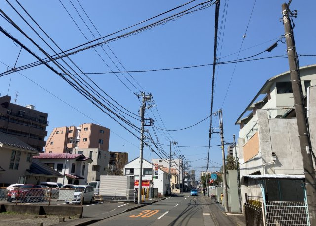 眺望を気にして物件を探す場合、前面に建物が建っていないか現地で確認しましょう！前面に建物があると景色はもちろん、日当たりや風通しにも影響が出てきます。住んだ時のことを想像しながら現地見学をしましょう。