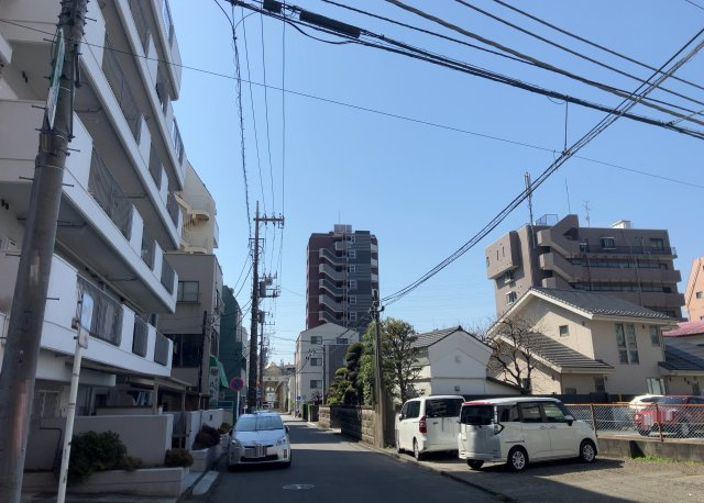 景色重視でお家選ぶをするとスーパーが遠い！学校が遠い！など生活をするうえで利便性で困ることもあります。まず一度現地を見学する際に、周辺の施設などがあるかを確認し、暮らし始めた後のことを想像しましょう。