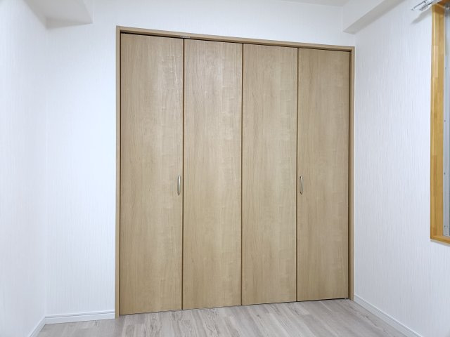 【洋室収納1】