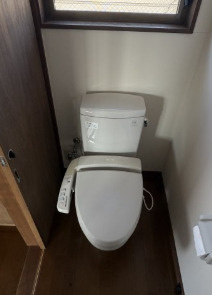 タンクの付いたトイレです。災害時も安心ですね。