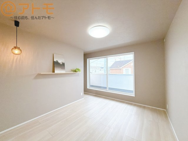 バルコニーに面したお部屋なので、布団などの大きなものも楽々干せます♪