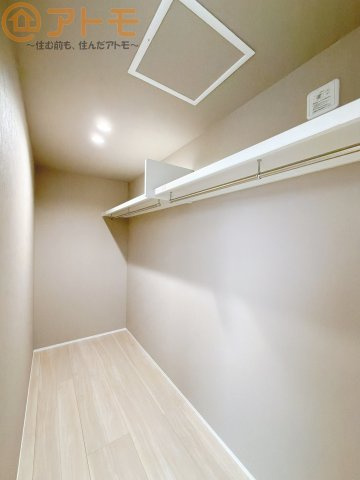 収納家具を減らせる容量の大きなクローゼット♪