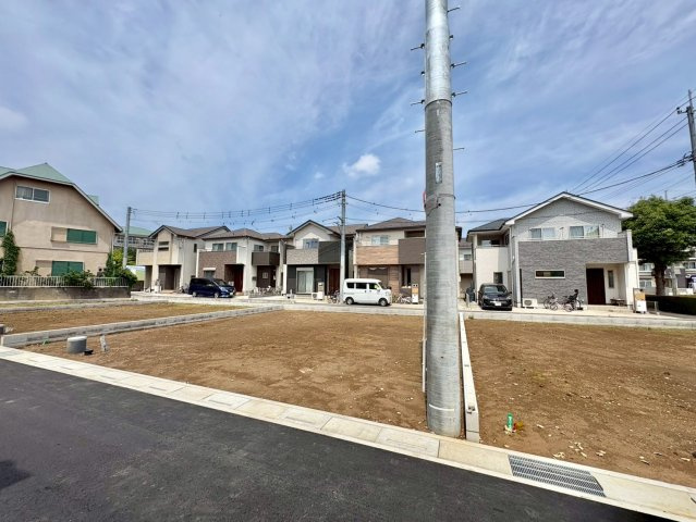 B区画　バス停から徒歩4分！閑静な住宅地！花田小学校まで徒歩2分(約160ｍ)お子様の通学は安心！スーパーマルサン越谷花田店徒歩5分(350ｍ)お買い物は近くて便利です！お気軽にお問い合わせください！
