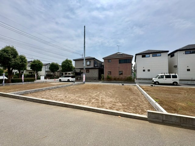B区画　バス停から徒歩4分！閑静な住宅地！花田小学校まで徒歩2分(約160ｍ)お子様の通学は安心！スーパーマルサン越谷花田店徒歩5分(350ｍ)お買い物は近くて便利です！お気軽にお問い合わせください！