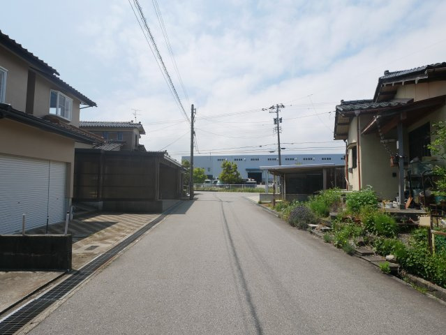 前面道路です