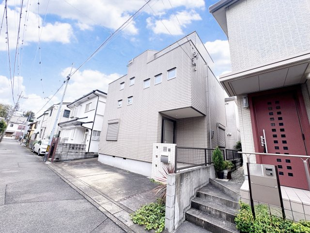 前面道路含む現地写真です