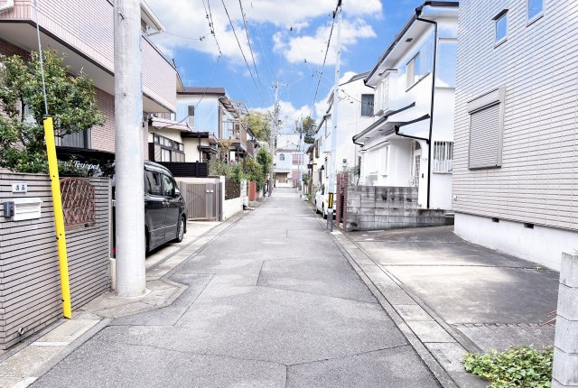 前面道路含む現地写真です