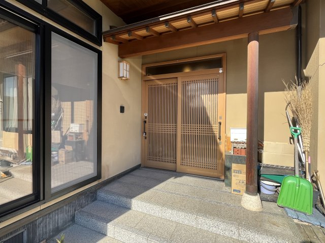 格式高く、温かみのある「和」の玄関