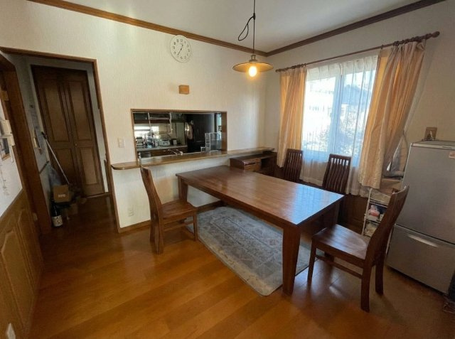 調理中も家族との会話が弾む設計。配膳や片付けもスムーズ！