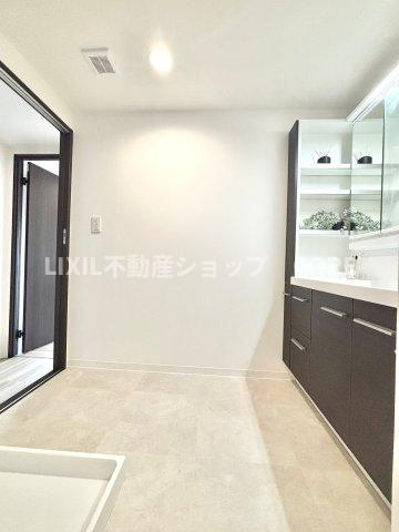 収納もあり、スッキリと見映えの良い空間に拵えました。時間に余裕とゆとりを持たせます。