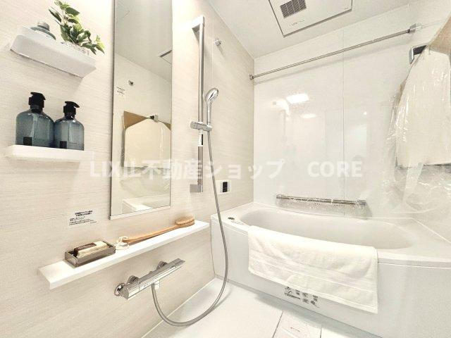 ご家族との憩いの場として、一日の疲れを癒す場として、ゆったりと足を伸ばしてくつろげる浴室。