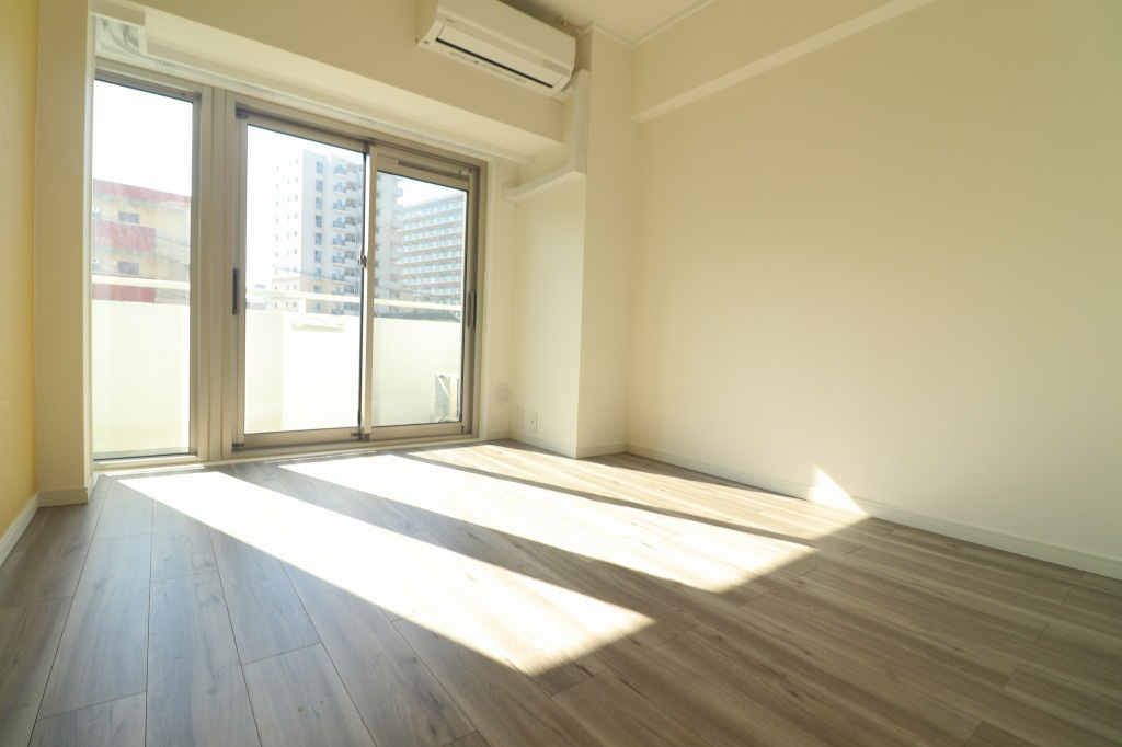 たっぷりの陽光が差し込む陽当たり良好なお部屋。明るく心地よい空間で、快適な毎日をお過ごしいただけます。