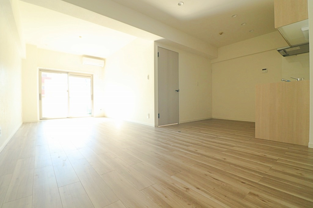 約15.9帖のゆとりあるLDK。広さと快適さを兼ね備えた、ご家族でくつろげる住まいの中心空間です。