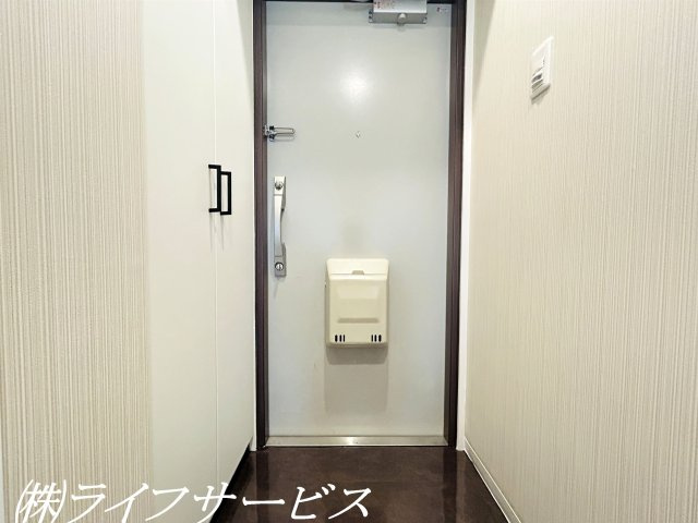 玄関／天井高のシューズボックス有