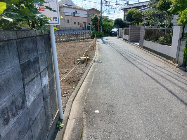 北側約2.7ｍ公道に約22.8ｍ接する