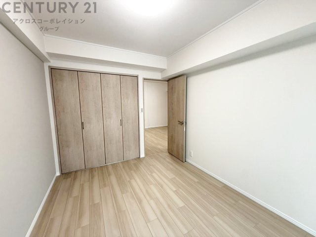 子供部屋…創造性や成長を促す遊びの空間を提供。学習や趣味に集中できる環境を整えます。個別のプライベートスペースは自己表現と自立心を育み、心地よい睡眠環境を整えリラックスできる場所を提供。