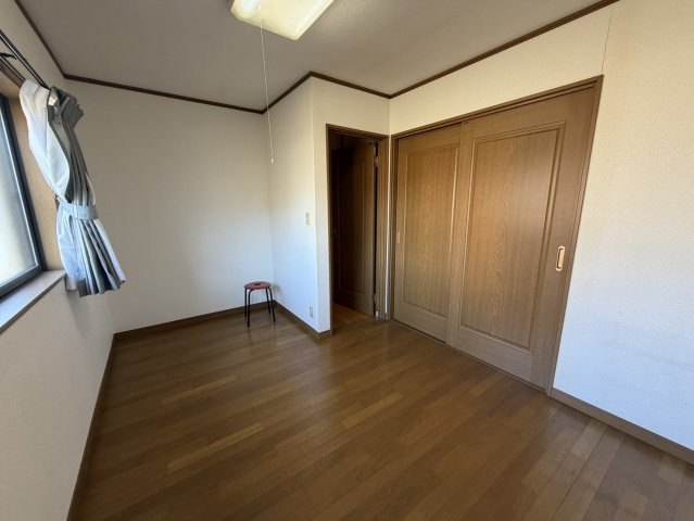 使い勝手のいい洋室です