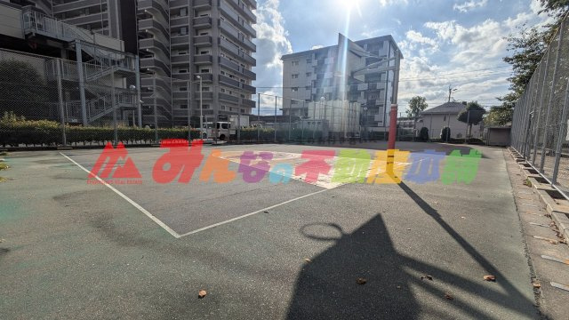 バスケットコートもございます。