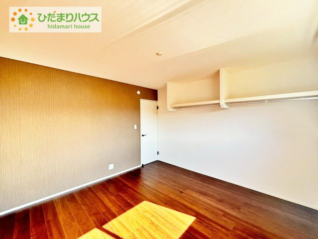 大きなベッドを置いても余裕の広さの主寝室♪♪