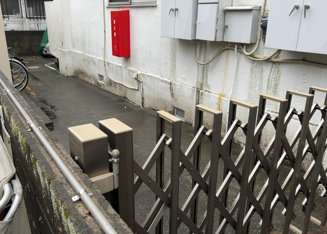 物件によっては、入居者が個人的に使用できる専用庭がついているものもあります。また、住宅の中にある土間の部分を庭と呼ぶこともあります。庭の用途は住む人によって変わり、それによってデザインもさまざまです。