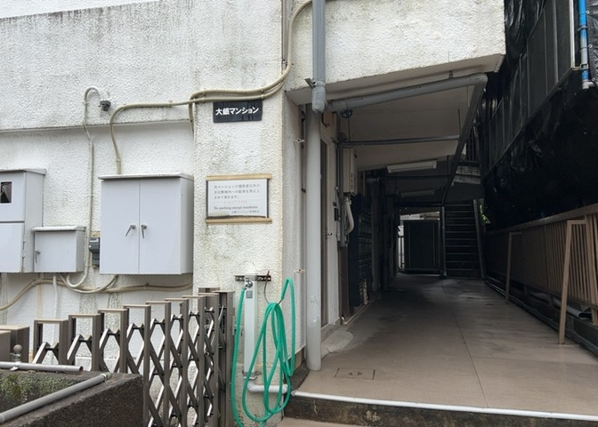 マンションのエントランスには、もともと風よけや防犯の役割がありますが、マンションによって宅配ボックスなどの設備が備わっている所もあります。日々の生活をイメージしながら生活しやすさをチェックしましょう。