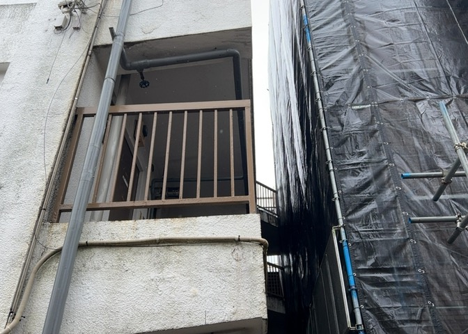 共用部分は、一棟の建物に住む区分所有者全員が共同で所有するとし、共用部分の管理、補修などは、区分所有者で形成される管理組合が行います。個人の判断で勝手に変更することはできませんので覚えておきましょう。