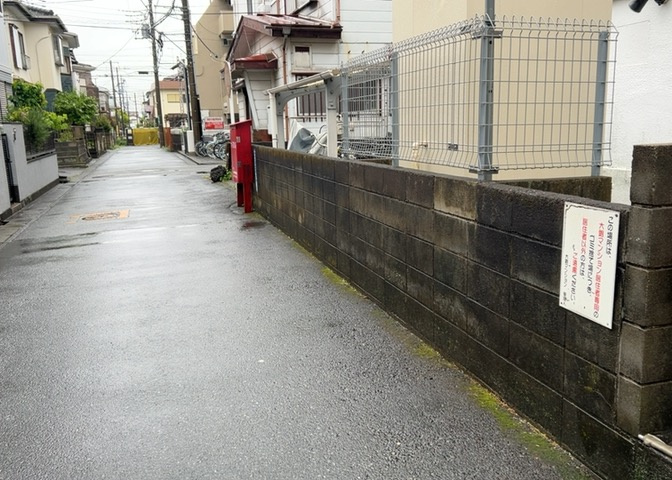 駐車場と明記されていても、最小スペースでつくられた駐車場だと大型車は駐車できなかったり、出入りしにくくなったりする可能性があります。お車のサイズと購入したい物件の駐車場のサイズを現地で確認しましょう。