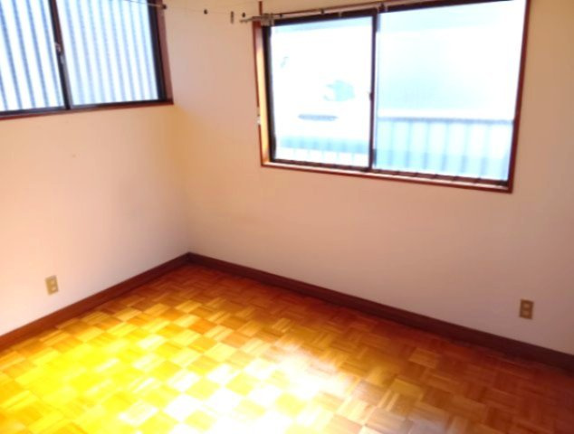 2方向に窓があります。多方向からの採光で明るさを確保出来ます。　