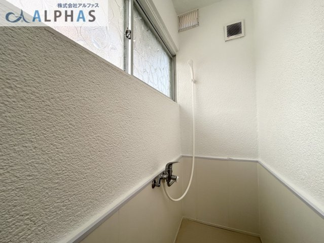 ■シャワールームに窓があるので換気やカビ対策などもバッチリ♪