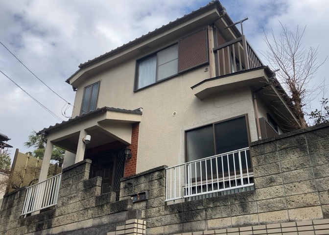 木造住宅とは土台、壁、柱など建築物の強度を支える構造体の材に木が使用されている構造を指します。構造体は建物の自重を支えるだけではなく風圧や水圧、積裁荷重などあらゆる衝撃に耐えるための基礎です。