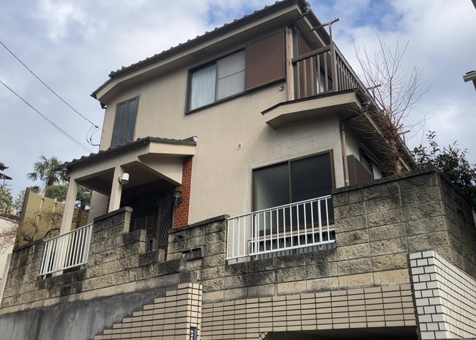 東側道路の場合は居室を南向きに設計しやすいため、朝日が入りやすいというメリットがあります。一方、西側道路も東側同様に居室を南向きに設計しやすいのですが、住宅地だと朝日が入りにくいという弱点があります。