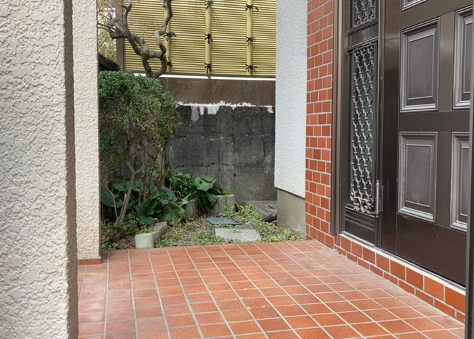 玄関は家の顔と言っても過言ではありません。現地を見学する際は玄関の広さや全体のバランスなどを見てみるといいでしょう。一般的なアプローチのしやすさだけではなく、お年寄りにも優しい設計のものだと安心です。