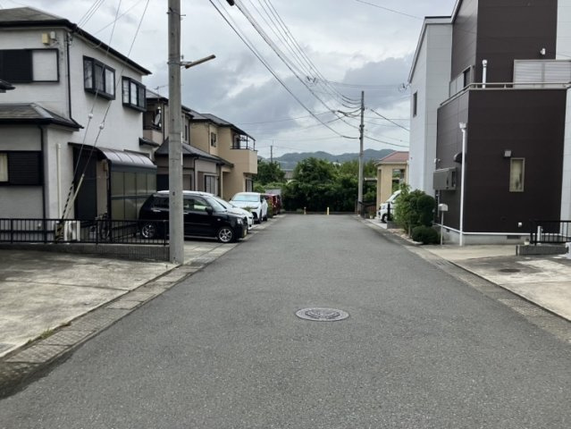 前面道路含む現地写真です
