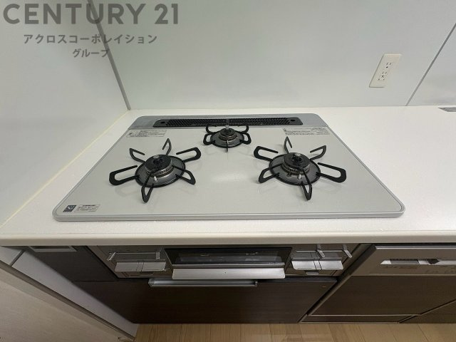 多数の調理器具を同時に使用でき、料理の効率化が可能。省エネで節約になり、様々な料理スタイルに適応できます。また、火力調整が独立しており、手入れや掃除もしやすく、今よりもっとお料理が楽しくなるかも。　
