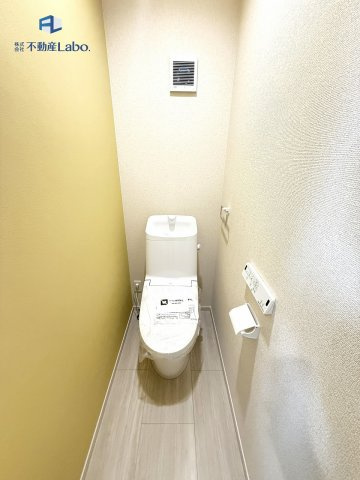 ●トイレ●　1階、2階それぞれに温水洗浄便座となっております♪