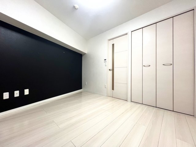 ◆室内はいつも明るい印象なので気持ちの良い朝を迎えられます。部屋にはクローゼットを完備しております。