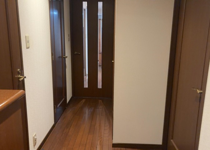 内装はとにかくおしゃれなものがいい！と選ぶ前に、まず住んだ後のことを想像してみましょう。住んでみたらコンセントの位置が悪くて使いにくいなど出てきます。事前にどの家電をどこに置くか想定しておきましょう。
