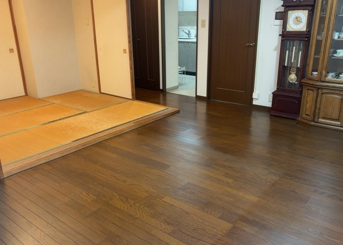 直線タイプはLとDKを一直線に並べた形で対面キッチンのタイプです。一般的なのでよく見かけるかもしれません。直線タイプに似た直接アイランドタイプは、キッチンとダイニングの間に壁がない分広く感じられます。