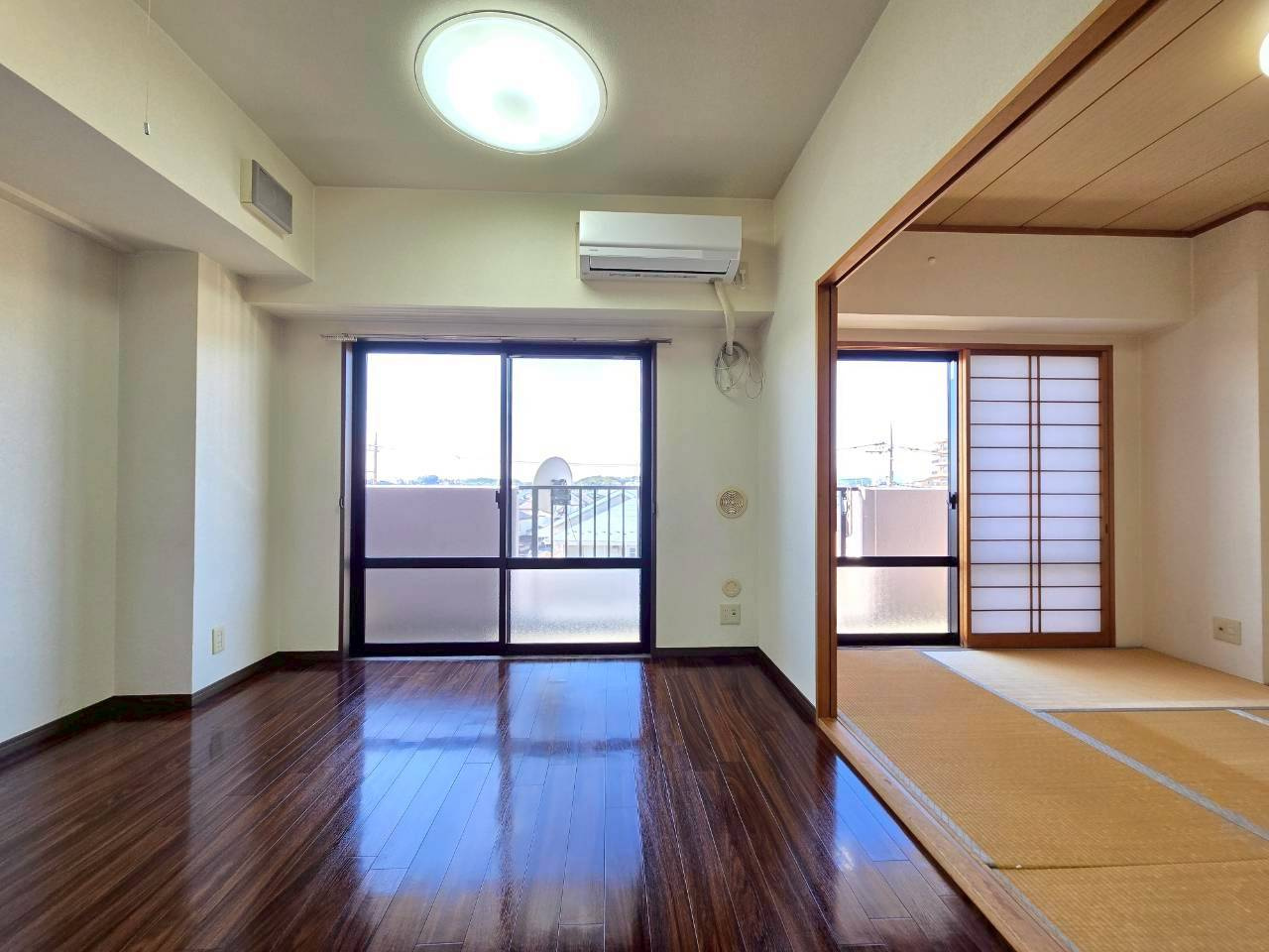 西向きのメリットである午後の日当たりが期待でき、冬場は特に長く暖かさを享受できます♪