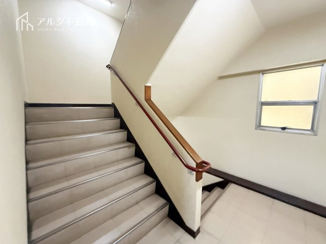 マンション内階段部分