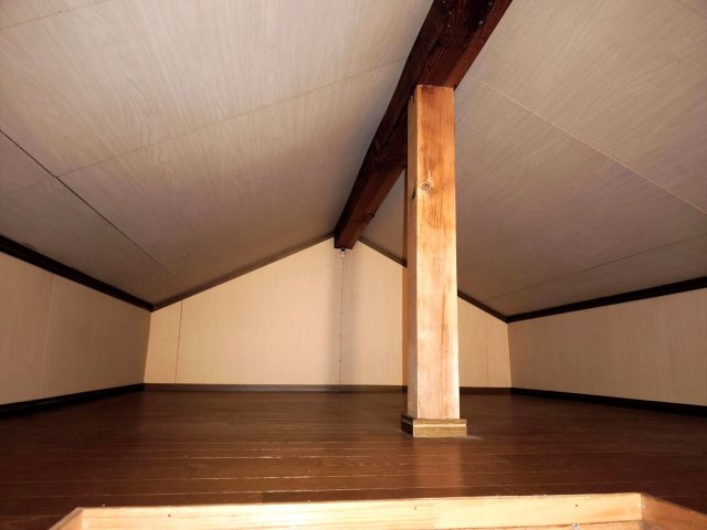 屋根裏収納