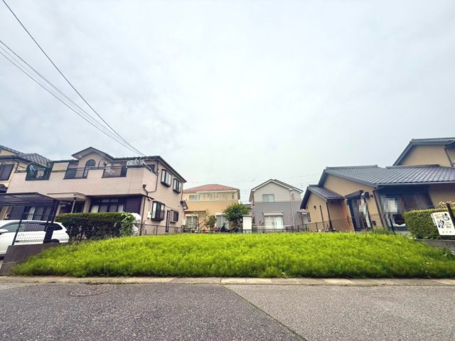 南東道路に面し陽当り良好！敷地約51坪・自由設計で夢のマイホームはいかがでしょうか！希望の間取りが叶いやすい整形地です！建築条件なし・お好きなハウスメーカーで建築可能です！