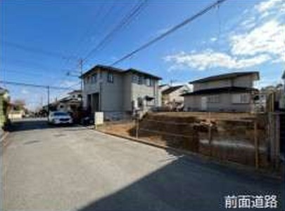 整った街並みと豊かな緑に囲まれた、落ち着いて暮らせる住環境。