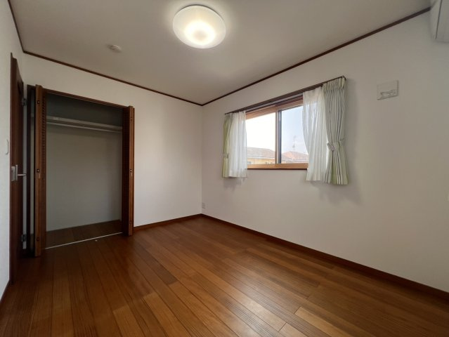 個人の部屋や寝室として使える洋室です