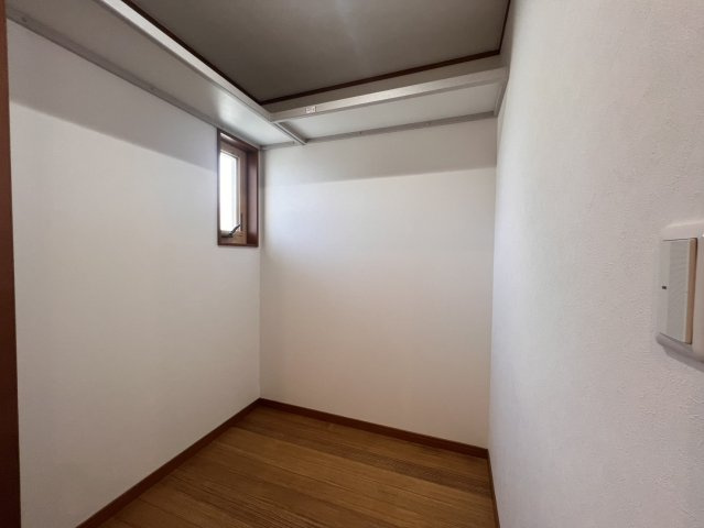 納戸です、お荷物が多い方でも収納可能です