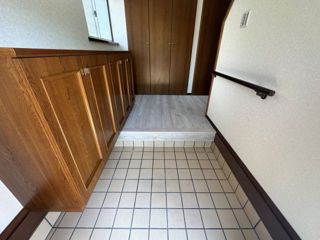 大容量の下駄箱は、ご家族全員の靴を整理整頓でき、玄関をいつでも美しく保てます。