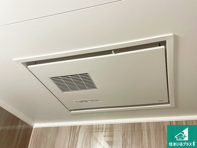 雨の日も室内干し可能な浴室暖房乾燥機！　