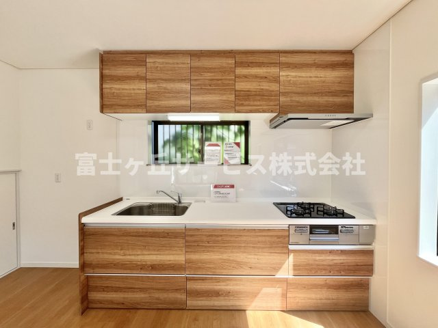 前から見たキッチンです