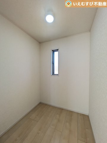 大容量の収納スペースで住空間もスッキリ広々　収納がたっぷり付いていれば、お部屋がすっきり保てて気持ちが良いですね♪